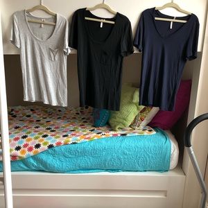 Banana republic black and grey scoop neck t shirt and navy v-neck t shirt bundle